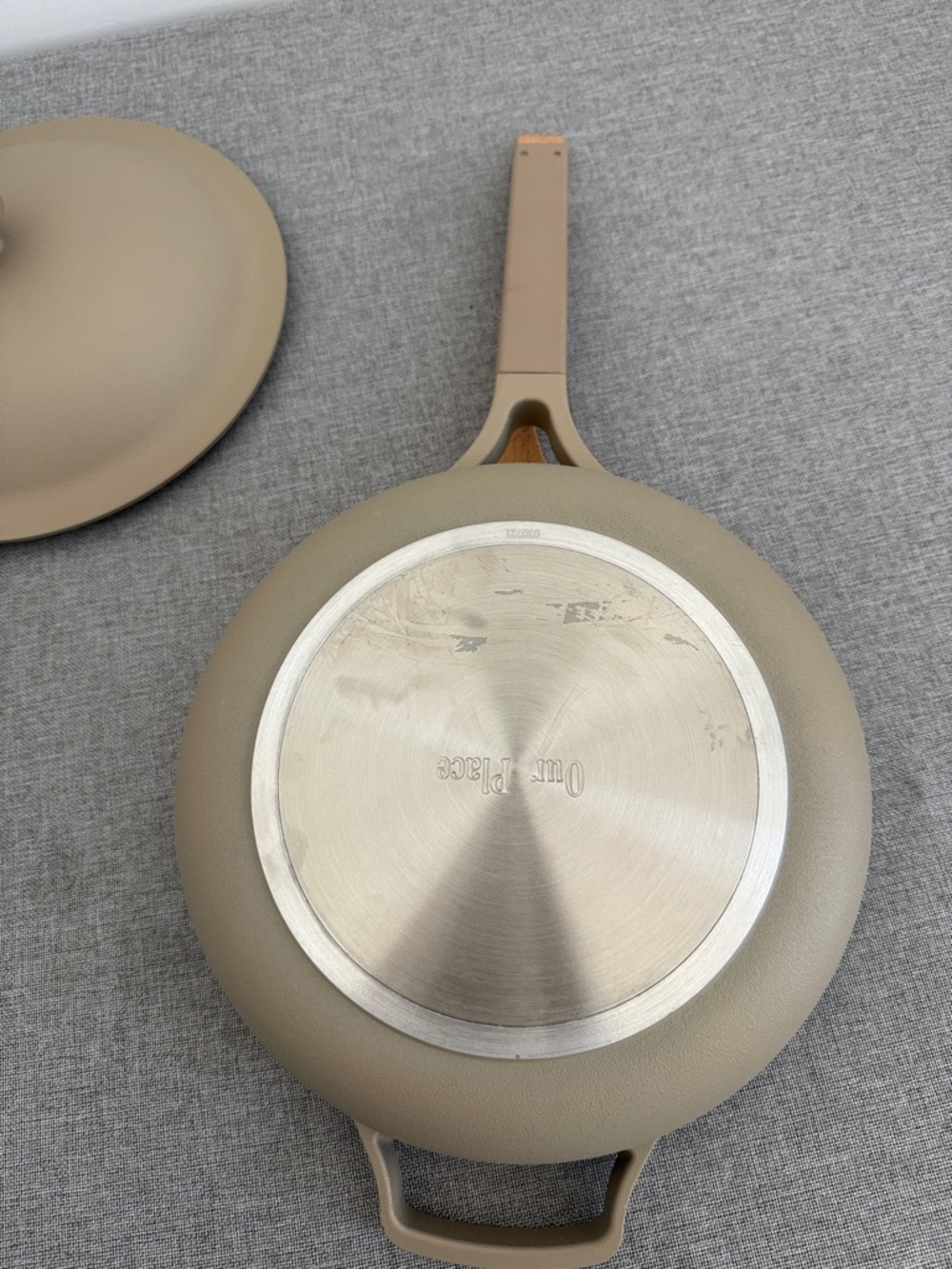 Our Place Always pan 2.0 Steam Skillet with Lid and Wooden utensil - Picture 5 of 13